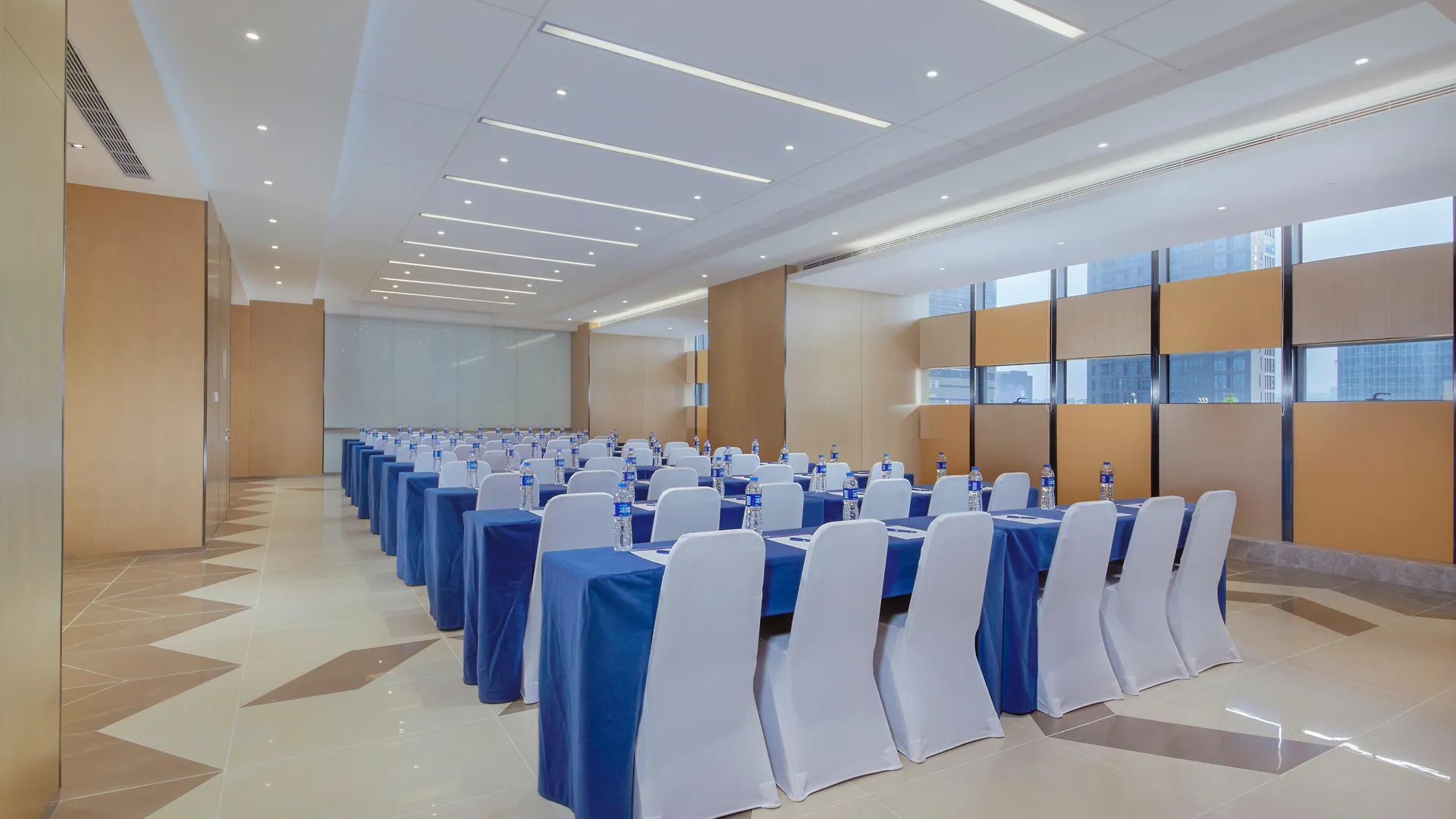 Hotel Holiday Inn Express Zhengzhou Longzi Lake By Ihg Yaoqiao