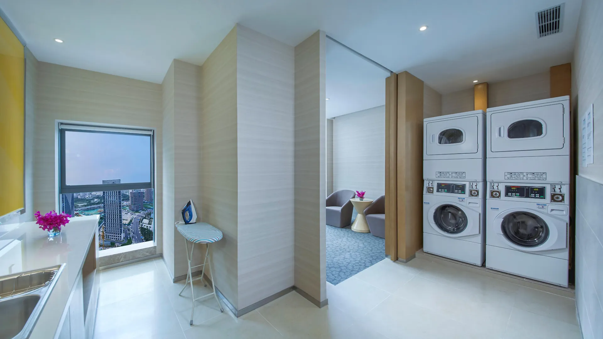 Holiday Inn Express Zhengzhou Longzi Lake By Ihg Yaoqiao 3*,  China