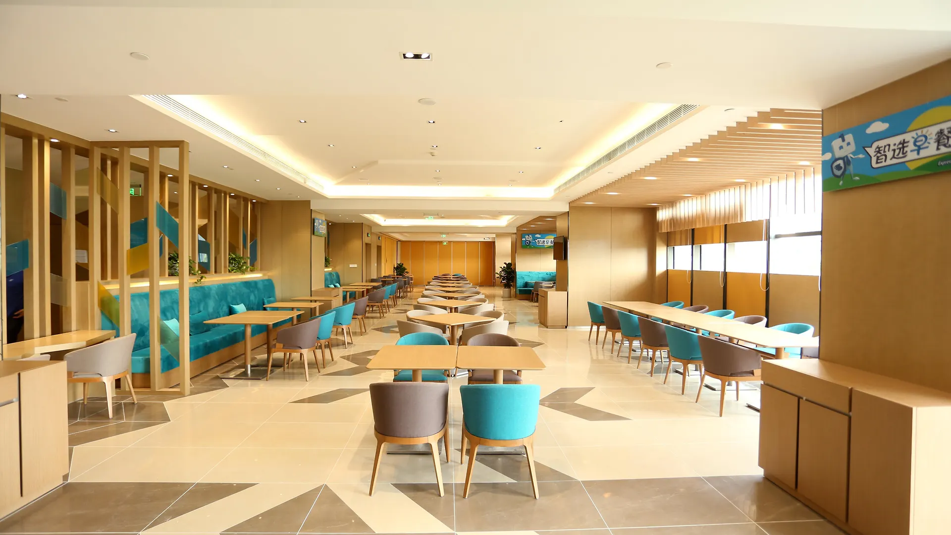 Holiday Inn Express Zhengzhou Longzi Lake By Ihg Yaoqiao Hotel