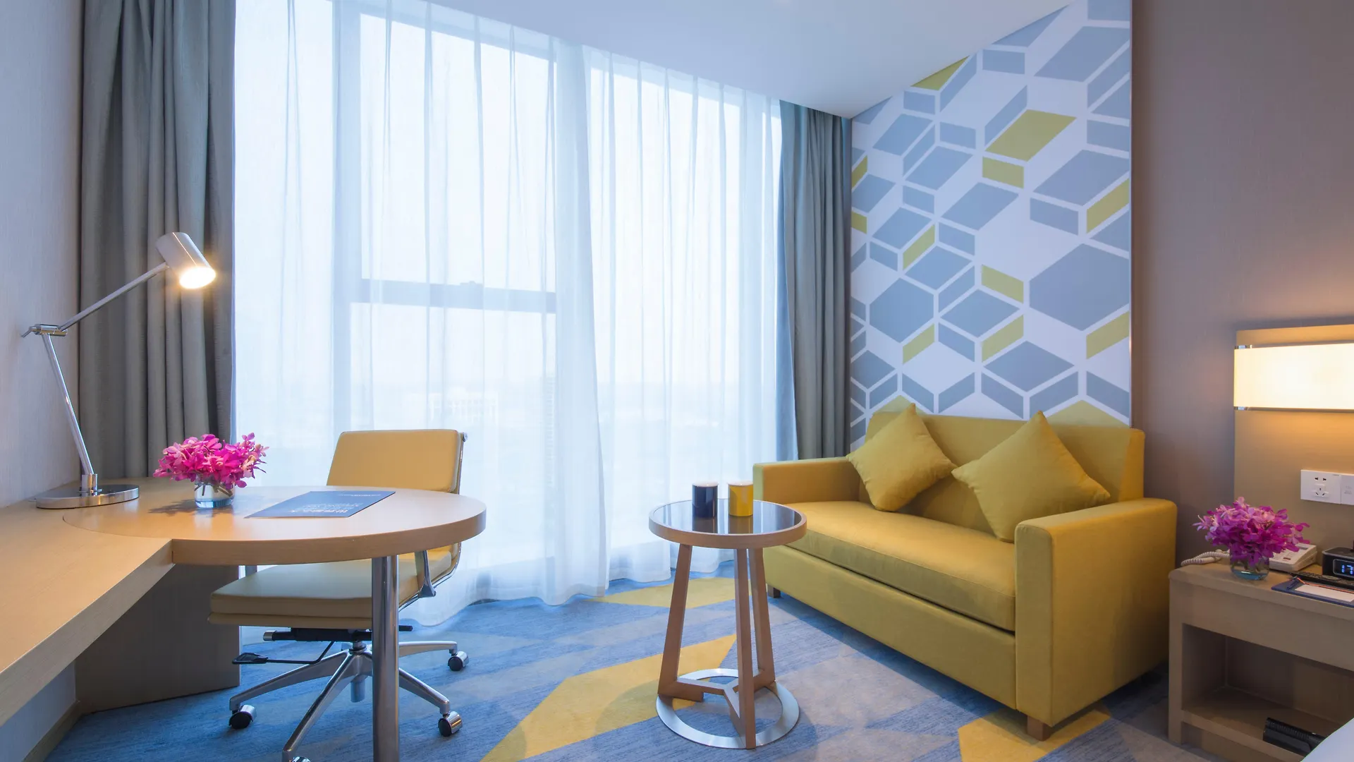 *** Hotel Holiday Inn Express Zhengzhou Longzi Lake By Ihg Yaoqiao China