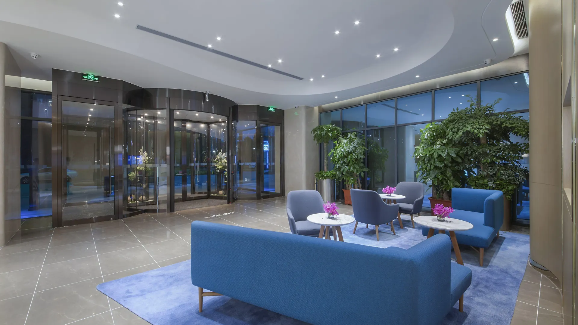 Holiday Inn Express Zhengzhou Longzi Lake By Ihg Yaoqiao 3*,  China