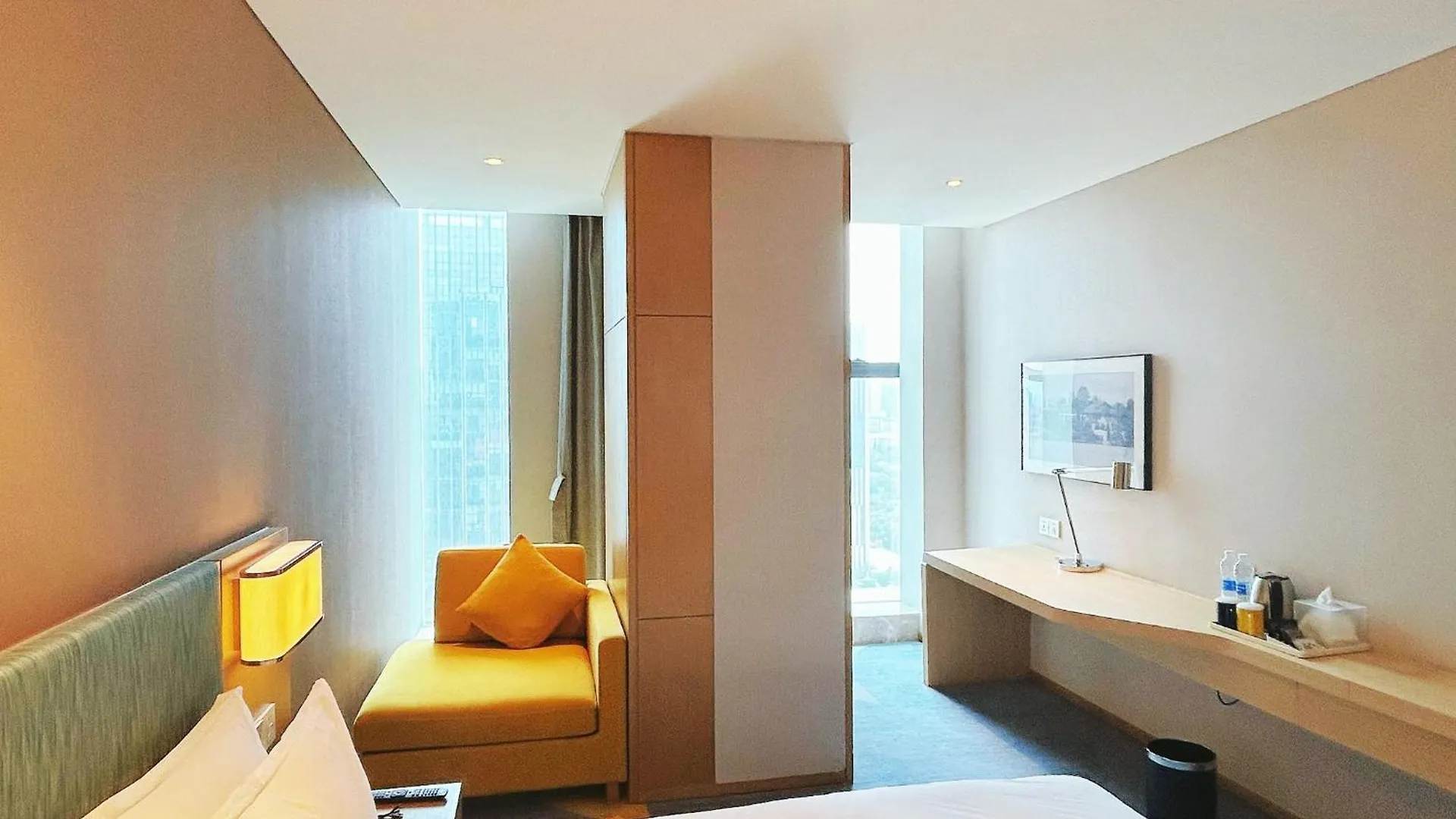 Holiday Inn Express Zhengzhou Longzi Lake By Ihg Yaoqiao Hotel